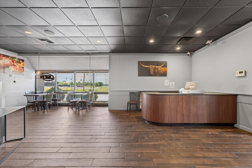 More Photos Of 4000 Fort Campbell Blvd, Hopkinsville Restaurant For Sale