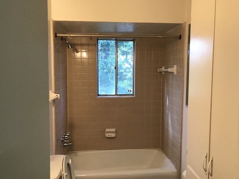 More Photos Of 917 Oakview Ave, Columbus Apartments For Sale