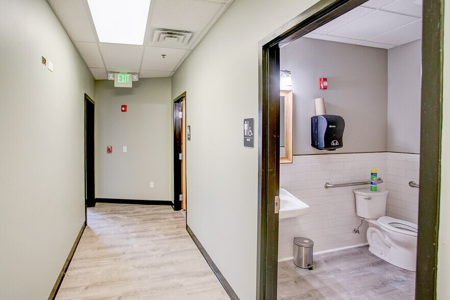 More Photos Of 921 S Arbor Vitae, Edwardsville Freestanding For Sale