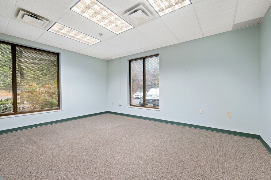 More Photos Of 1000 Stonewood Dr, Wexford Medical For Lease