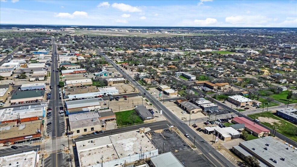 More Photos Of 420 E Ave C, Killeen General Retail For Sale