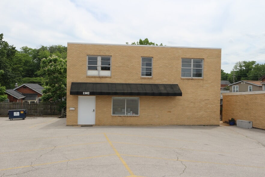 More Photos Of 1500-1502 S Big Bend Blvd, Richmond Heights Office For Sale