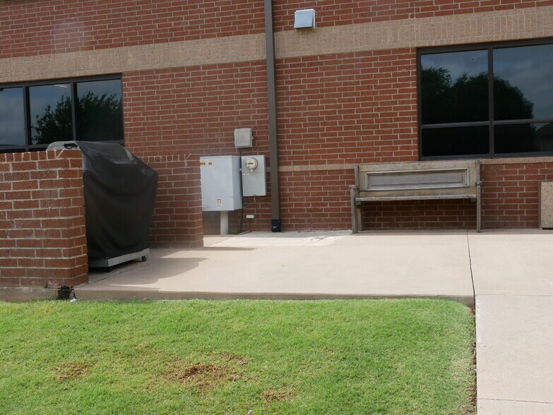 More Photos Of 25 NW 146th St, Edmond Medical For Lease
