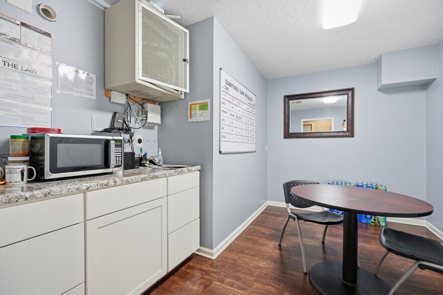 More Photos Of 12325 Scarsdale Blvd, Houston Medical For Sale
