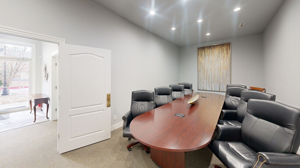 More Photos Of 2307 SE B St, Bentonville Office For Lease