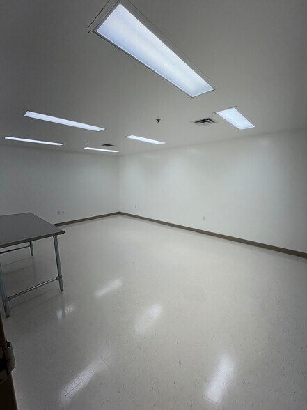 More Photos Of 342 42nd St S, Fargo Manufacturing For Sale