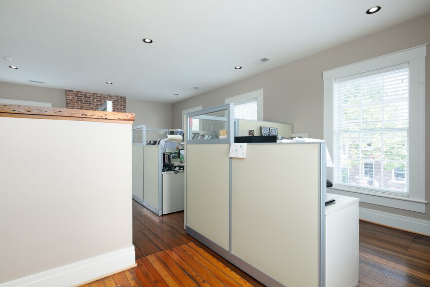 More Photos Of 146 E Third St, Lexington Office For Lease