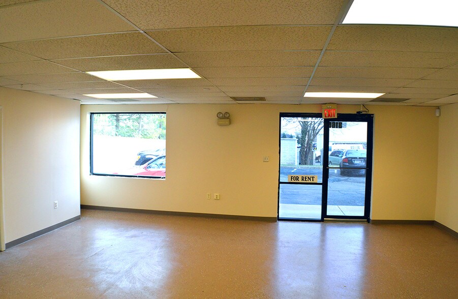 More Photos Of 316 E Market St, Leesburg Office For Sale