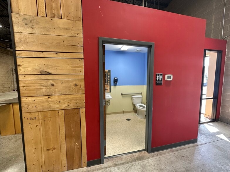 More Photos Of 2120 Howard Dr W, North Mankato Warehouse For Lease