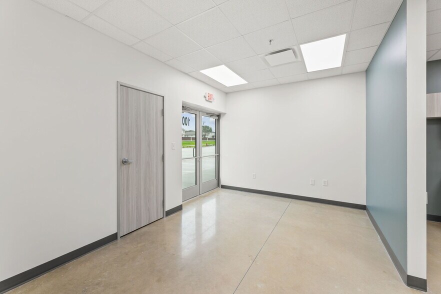 More Photos Of 10042 FM 1976, Universal City Unknown For Lease