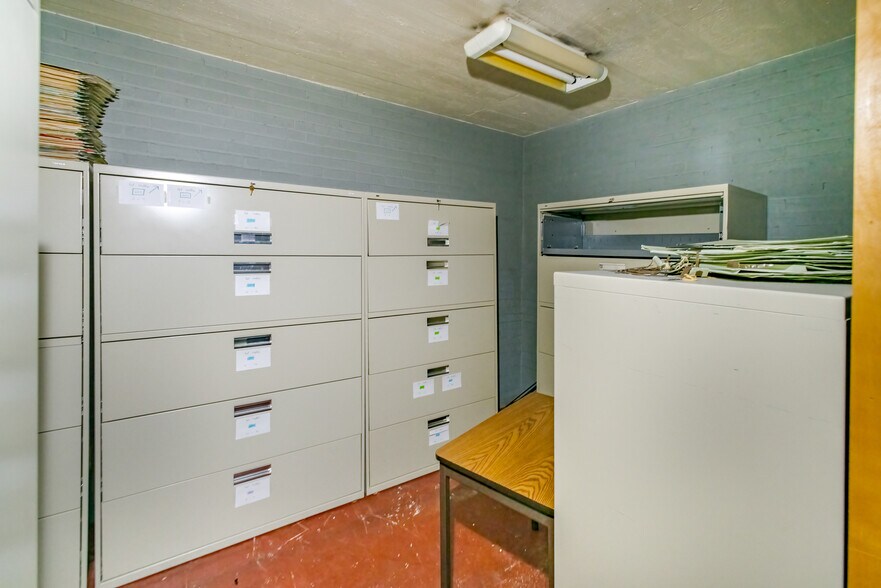 More Photos Of 100-106 S Main st, Ishpeming Bank For Sale