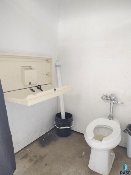 More Photos Of 1300 SE 3rd Ave, Miller Land For Sale