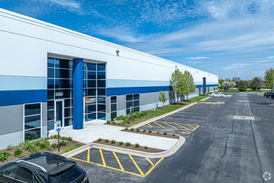 More Photos Of 100 N Gary Ave, Roselle Warehouse For Lease