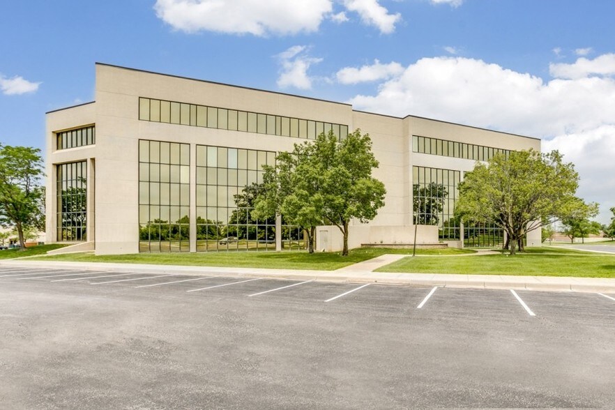 More Photos Of 2024 N Woodlawn St, Wichita Office For Sale