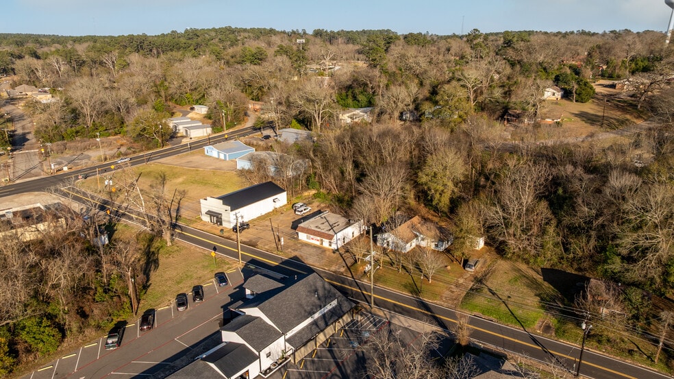 More Photos Of 1106 E Main St, Nacogdoches Warehouse For Sale