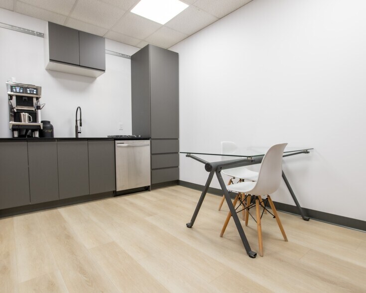 More Photos Of 215 Rue Saint-Jacques, Montréal Office For Lease