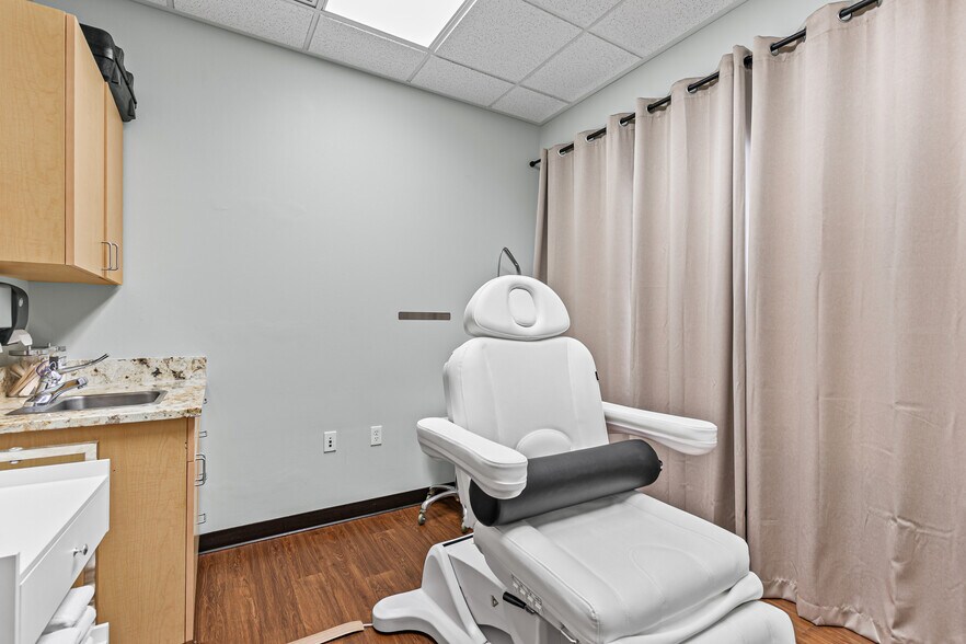 More Photos Of 3144 State St, Medford Healthcare For Lease