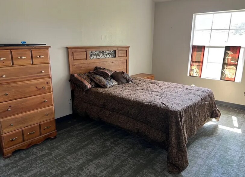 More Photos Of 569 Bear Dr, Timpson Medical For Sale