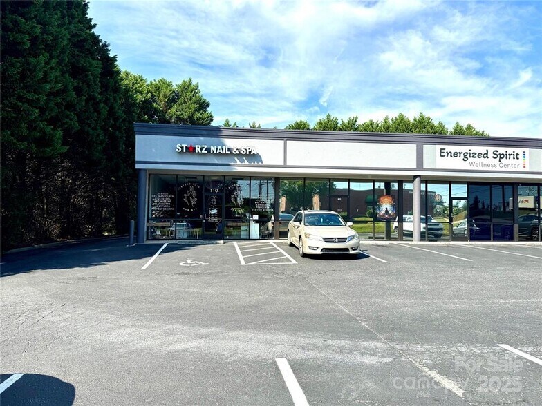 More Photos Of 110 Charleston Dr, Mooresville Office For Sale