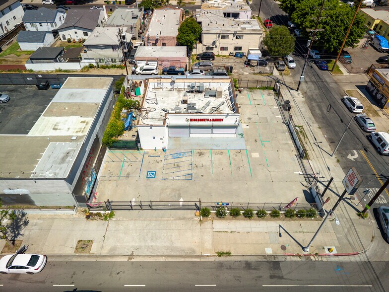 More Photos Of 853 E Manchester Ave, Los Angeles Restaurant For Sale