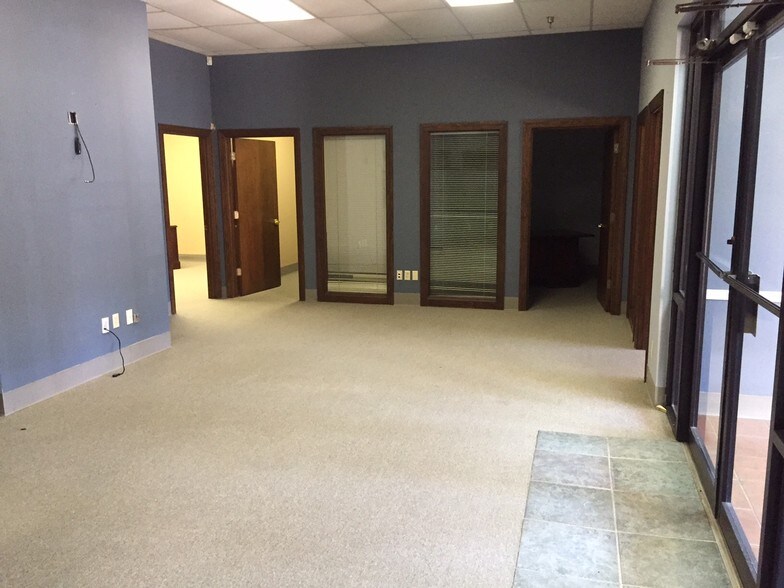More Photos Of 144 S Thomas St, Tupelo Office For Lease
