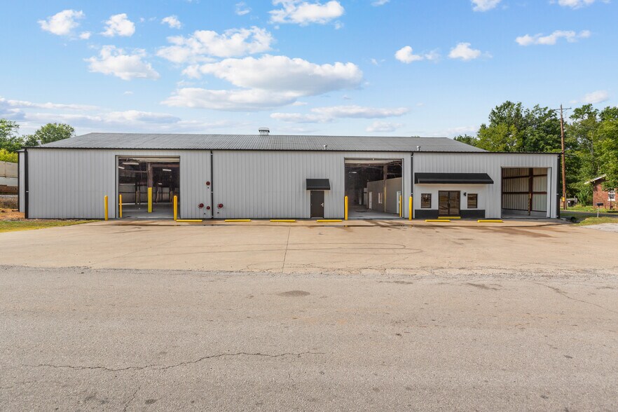 More Photos Of 240 E Park St, Guthrie Industrial For Lease