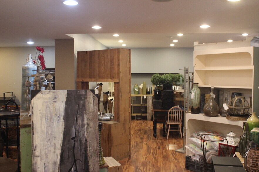 More Photos Of 80920 County Road 46, Hayward Showroom For Sale