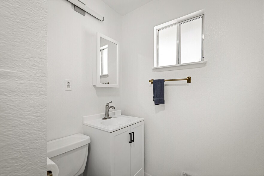 More Photos Of 611 Hendley St, Santa Rosa Apartments For Sale