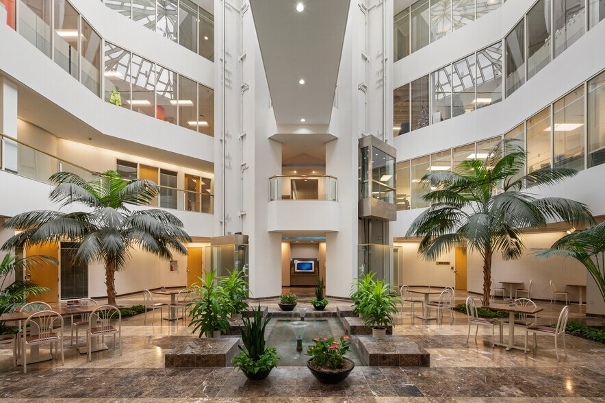 More Photos Of 24950-25000 Country Club Blvd, North Olmsted Unknown For Lease