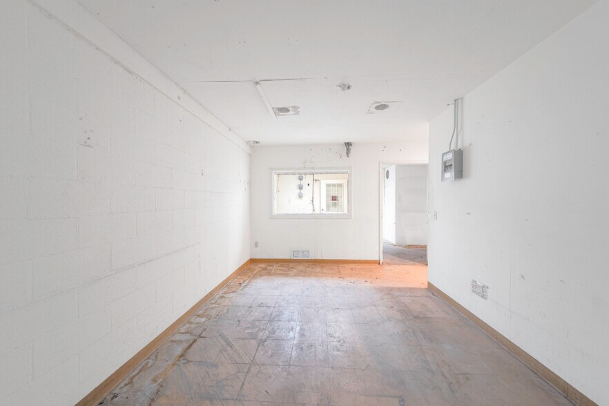 More Photos Of 6943 Eton Ave, Canoga Park Manufacturing For Sale