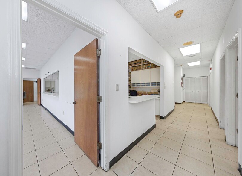 More Photos Of 655 N Indiana Ave, Englewood Medical For Sale