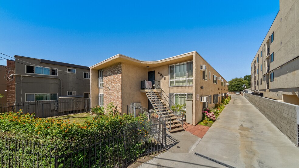 More Photos Of 6045 Hazelhurst Pl, North Hollywood Apartments For Sale
