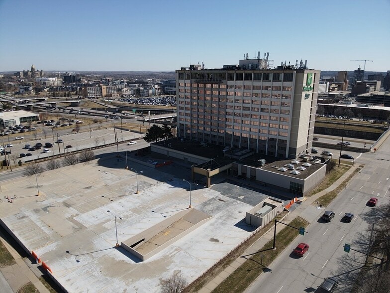 More Photos Of 1050 6th Ave, Des Moines Hotel For Sale