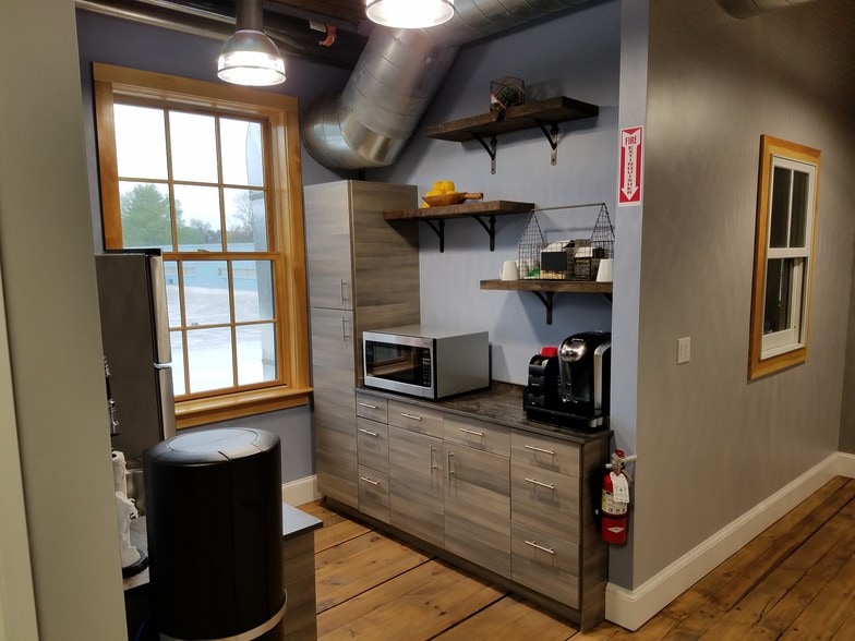 More Photos Of 60 Pleasant St, Ashland Flex For Lease