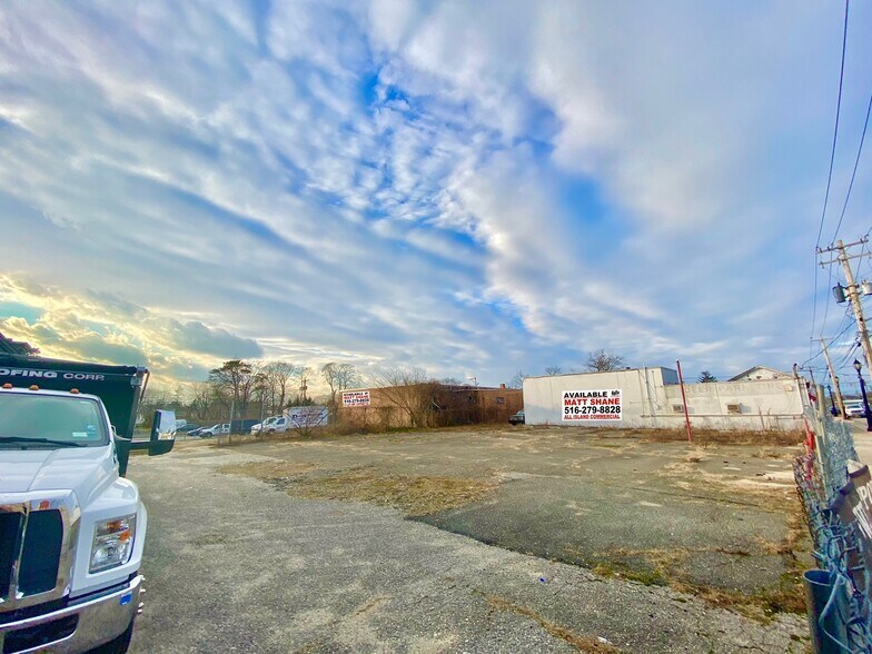 More Photos Of 1822-1836 Deer Park Ave, Deer Park Auto Repair For Sale