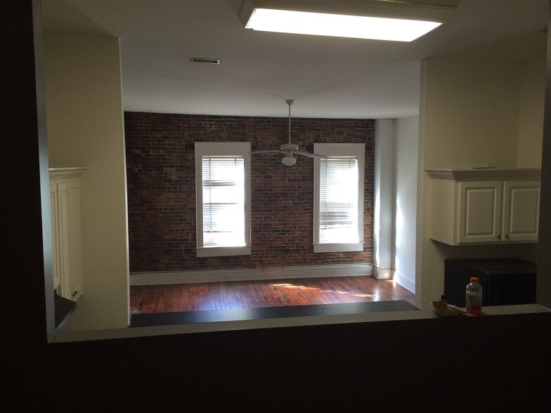 More Photos Of 128-130 N Ashley St, Valdosta General Retail For Sale
