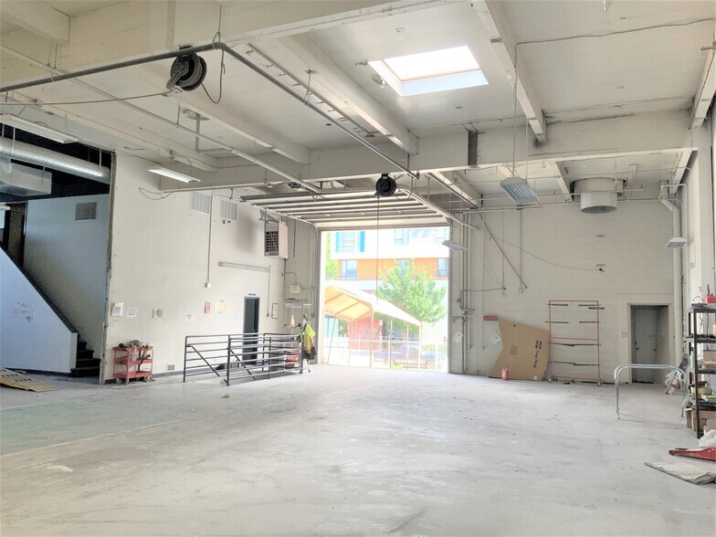 More Photos Of 1167 Mercer St, Seattle Showroom For Lease