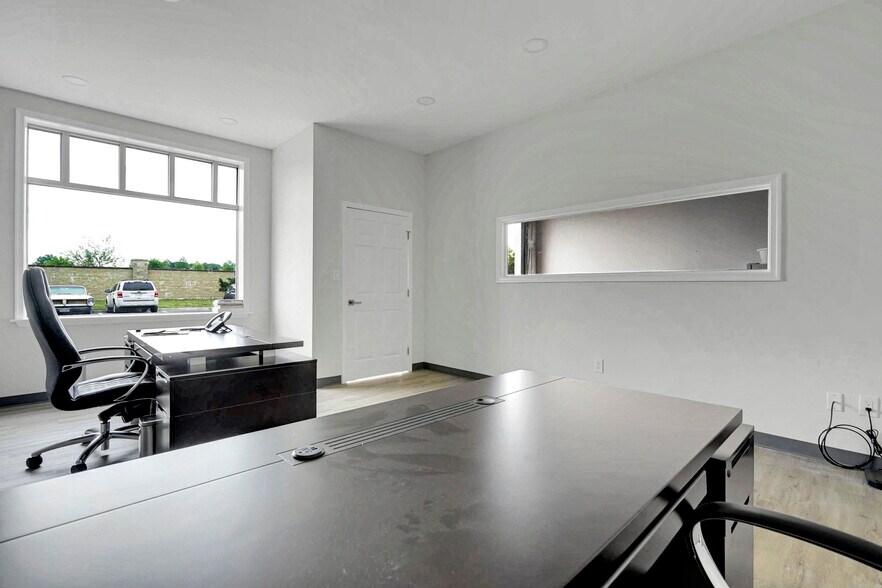 More Photos Of 9201-9373 Mike Garcia Dr, Manassas Warehouse For Lease