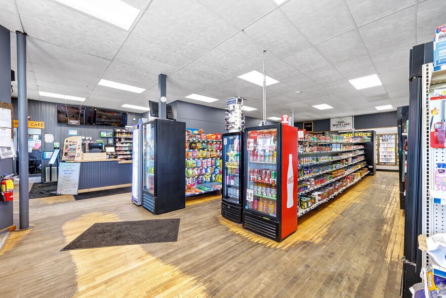 More Photos Of 633 Bissell St, White Lake General Retail For Sale