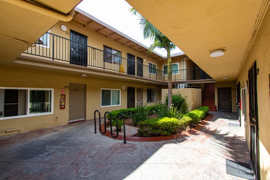 More Photos Of 685 S Coronado St, Los Angeles Apartments For Sale