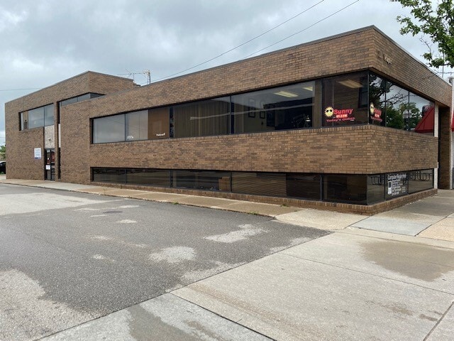 Primary Photo Of 211 Maple St, Big Rapids Office Residential For Lease