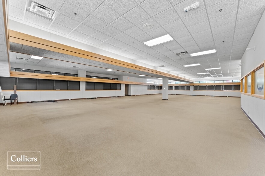 More Photos Of 305 E Main St, Siloam Springs Office For Sale