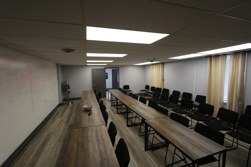 More Photos Of 1500-1502 S Big Bend Blvd, Richmond Heights Office For Sale