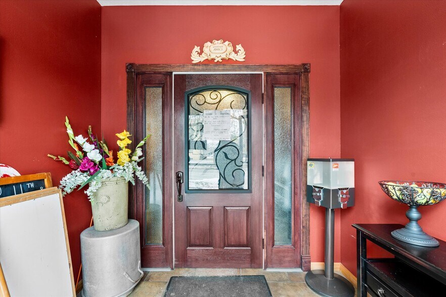 More Photos Of 212 Main St, Oneida General Retail For Sale