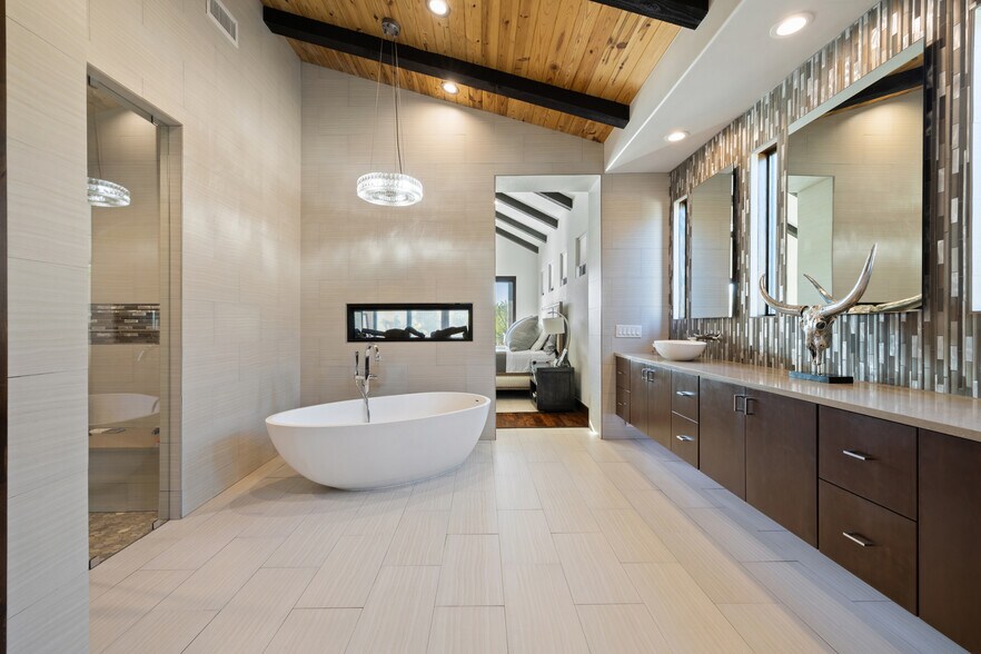 More Photos Of 101 Rolling Hills Rd, Blanco Specialty For Sale