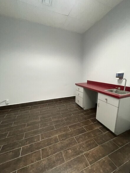 More Photos Of 2012-2040 Monroe St, Dearborn Medical For Lease