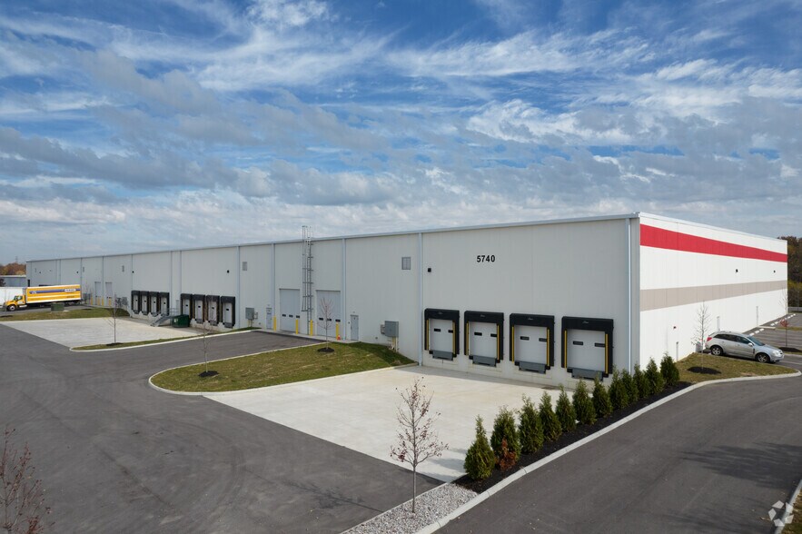 More Photos Of 5740 N Green Pointe Dr, Groveport Warehouse For Lease