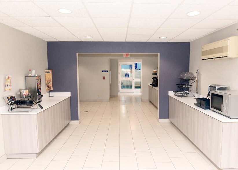 More Photos Of 424 20th S St, New Ulm Hotel For Sale
