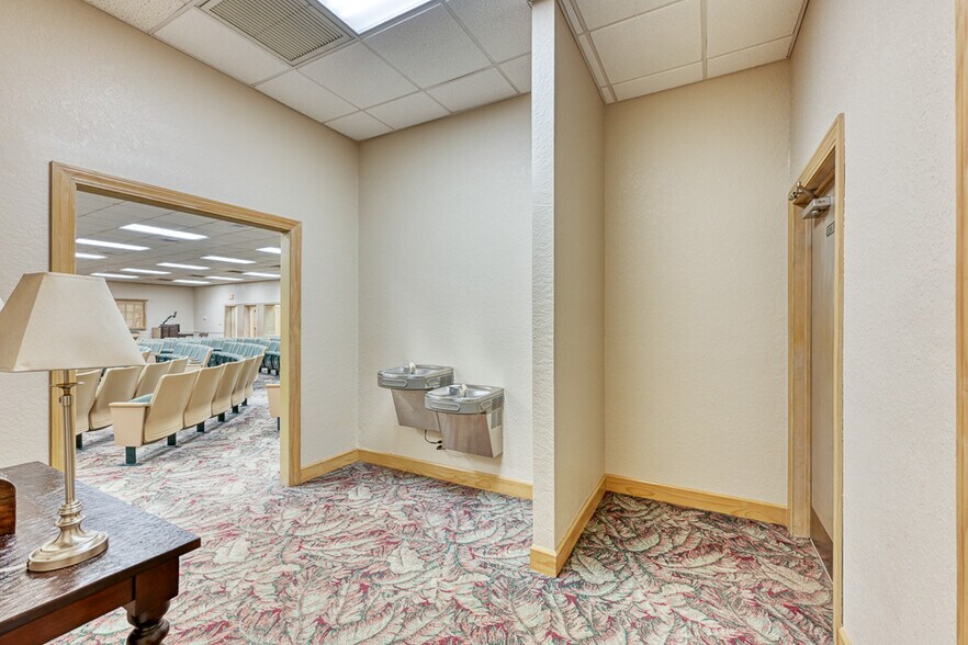 More Photos Of 5135 College St, Jacksonville Religious Facility For Sale