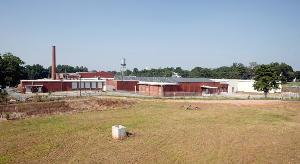 More Photos Of 604 S Alabama Ave, Chesnee Warehouse For Lease